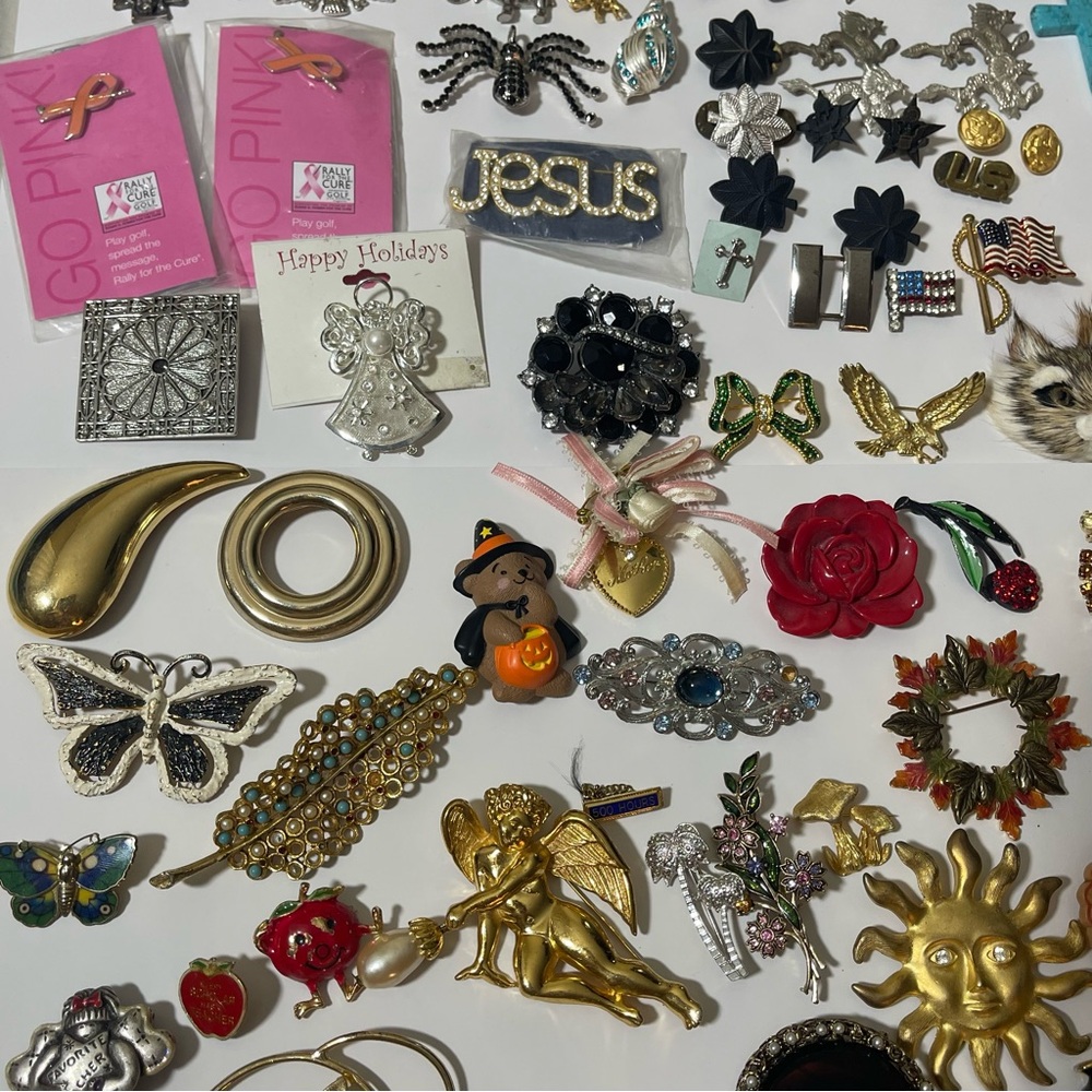 Vintage Brooches Pedants Antique Pins Signed Military, Summer, Fall, Religious - Picture 6 of 17